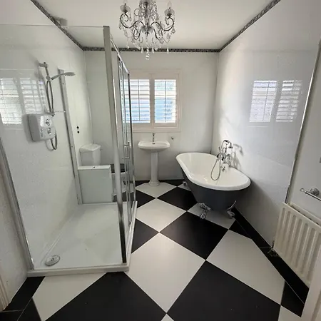 Tullyally House * Castle Cary
